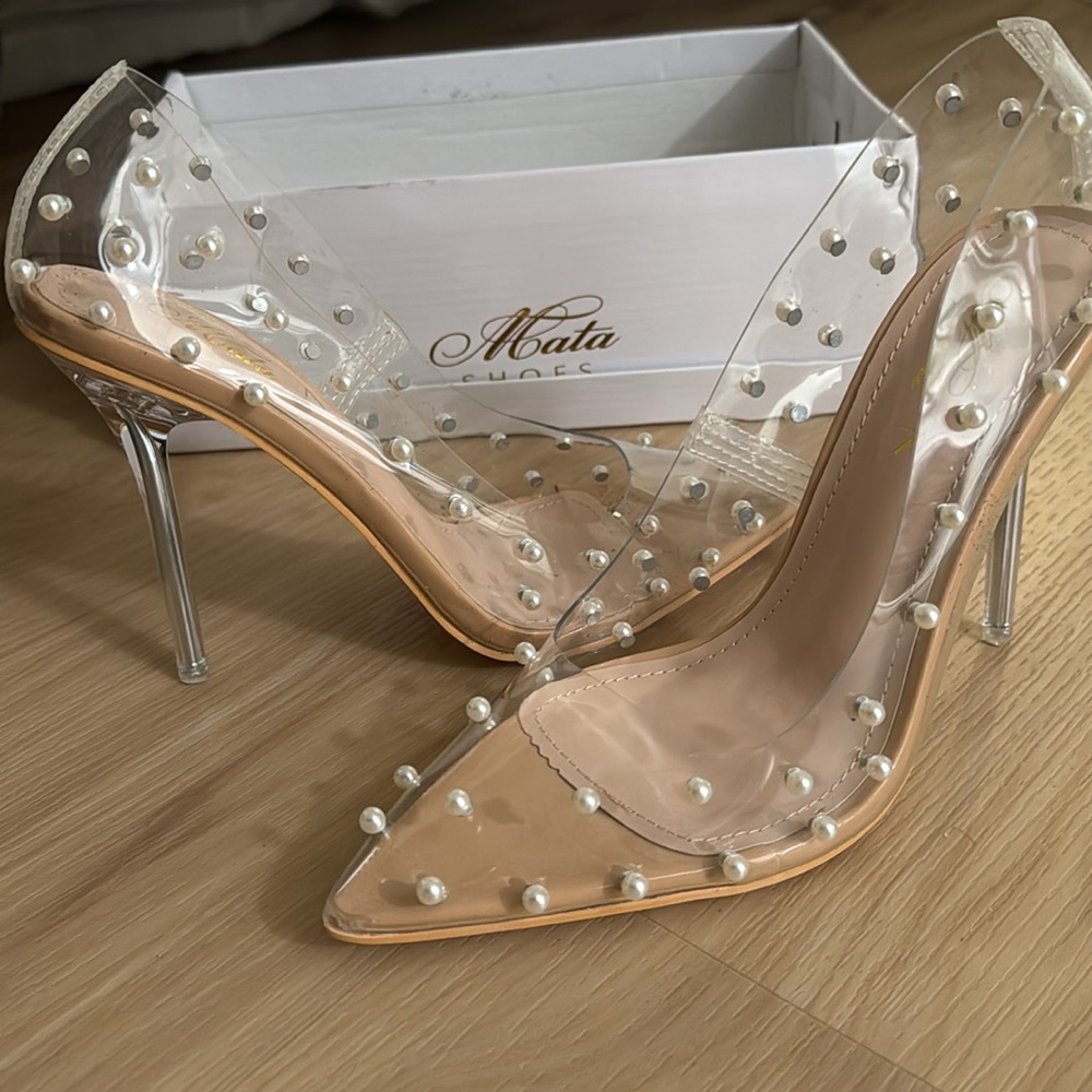 Brand new never worn heels